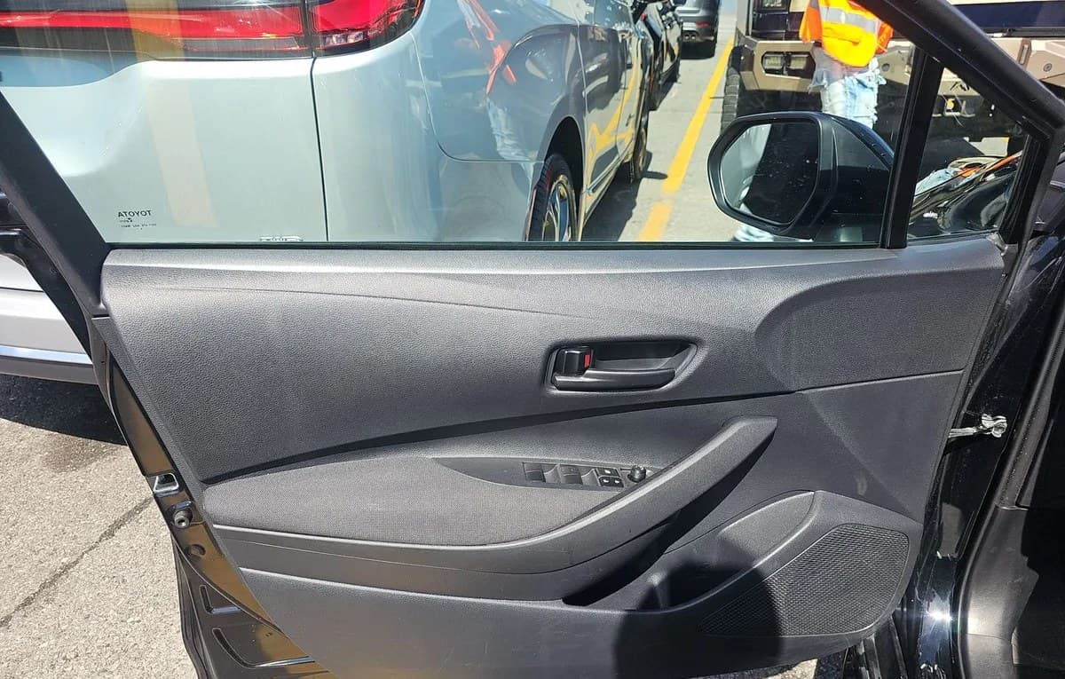 2025 TOYOTA COROLLA LE SEDAN 6
