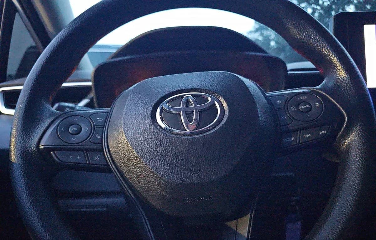 2024 TOYOTA COROLLA LE 7