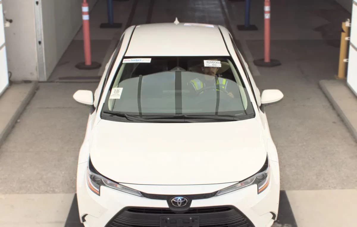 2025 TOYOTA COROLLA LE 3