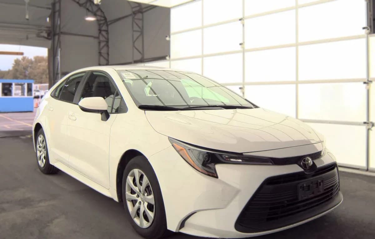 2025 TOYOTA COROLLA LE 4