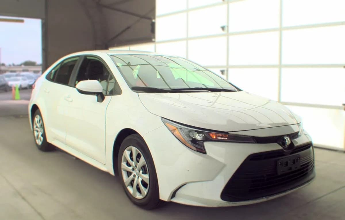 2025 TOYOTA COROLLA LE 4