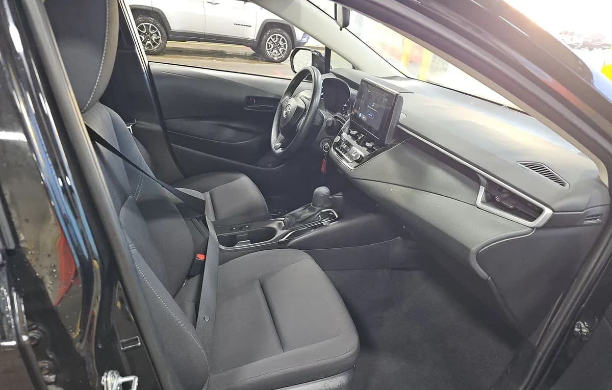 2025 TOYOTA COROLLA LE SEDAN 5