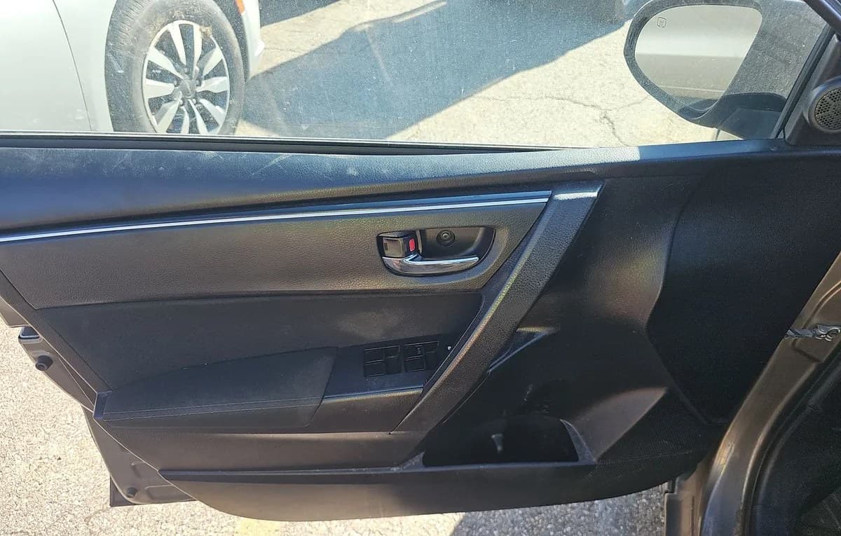 2018 TOYOTA COROLLA LE Eco 5