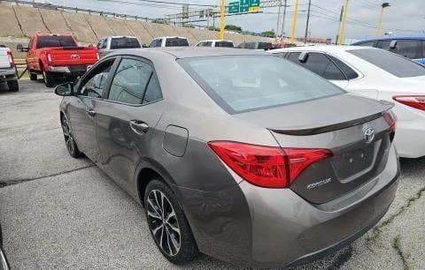 2017 TOYOTA COROLLA SE SEDAN 3