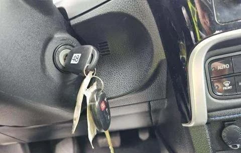 2017 TOYOTA COROLLA SE SEDAN 5