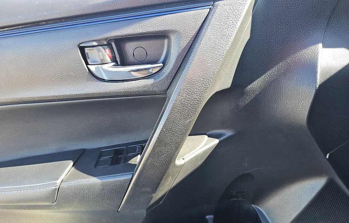 2018 TOYOTA COROLLA SE 6