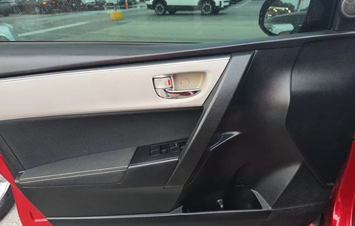 2018 TOYOTA COROLLA LE 6