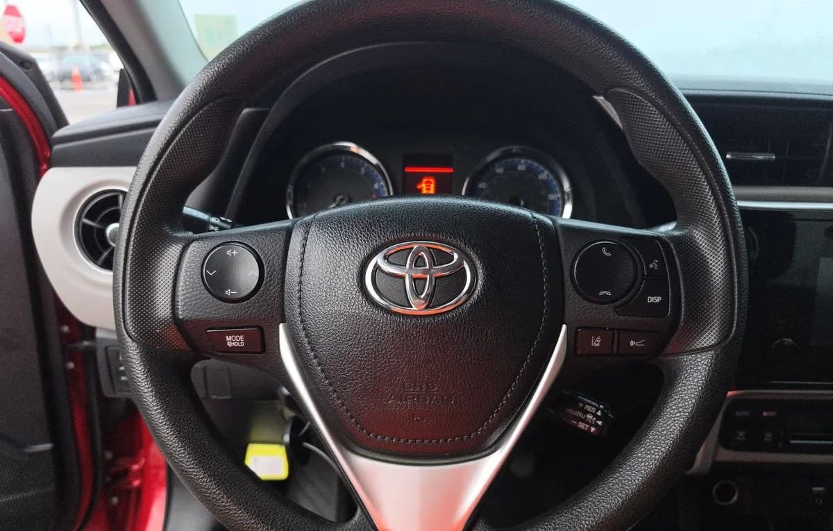 2018 TOYOTA COROLLA LE 7