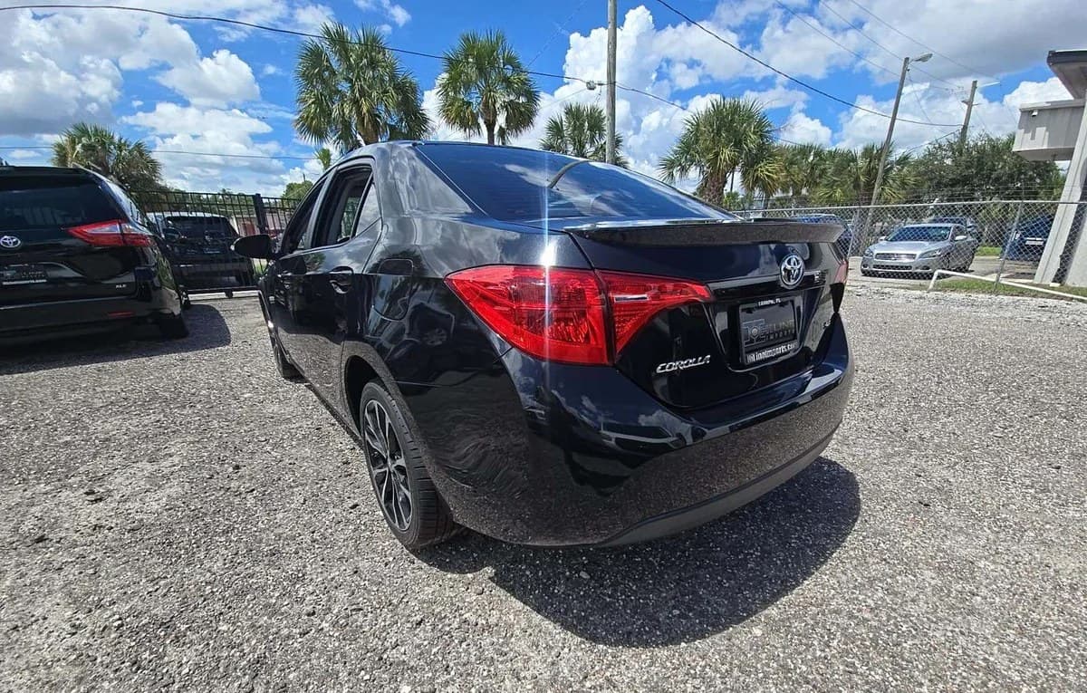 2019 TOYOTA COROLLA SE 2