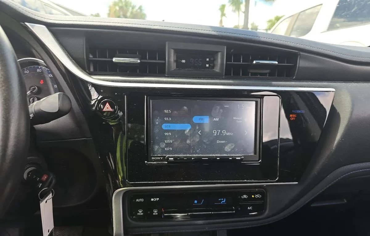 2019 TOYOTA COROLLA SE 6