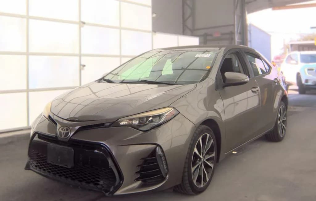 2017 TOYOTA COROLLA SE SEDAN