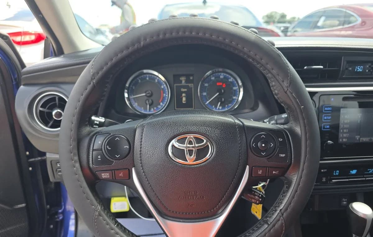 2017 TOYOTA COROLLA SE 7