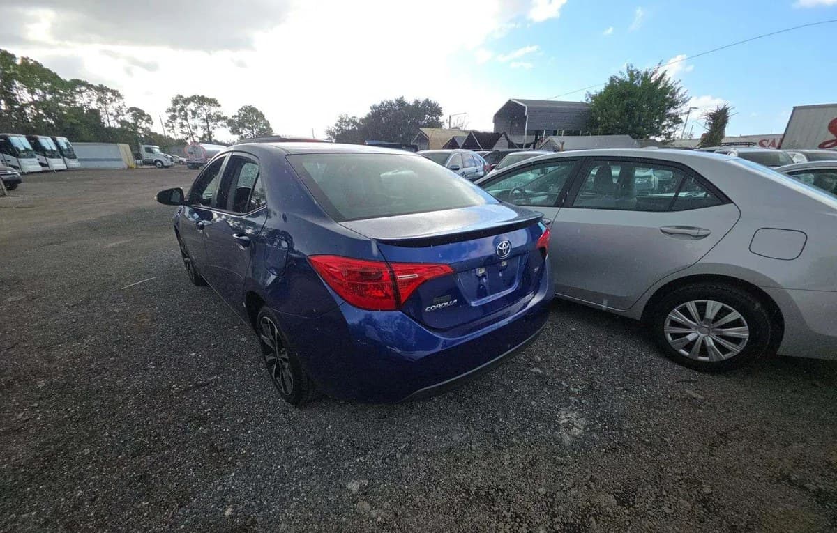 2017 TOYOTA COROLLA SE 3