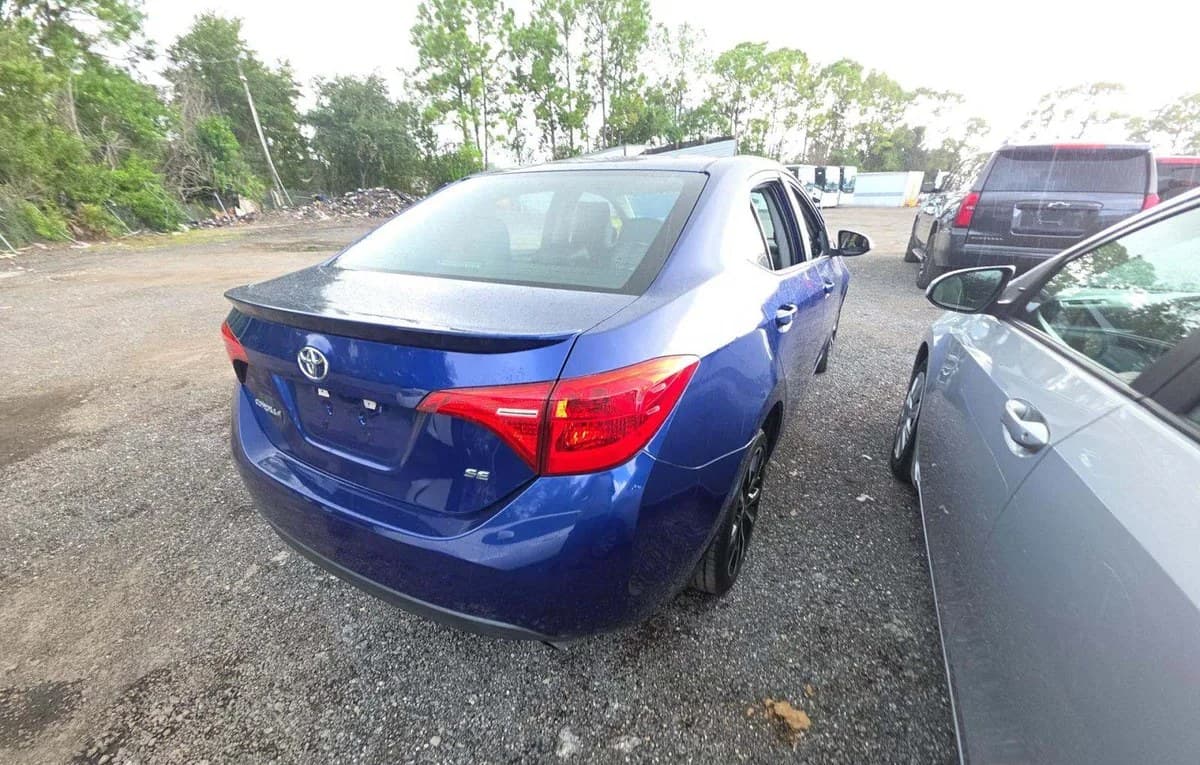 2017 TOYOTA COROLLA SE 4