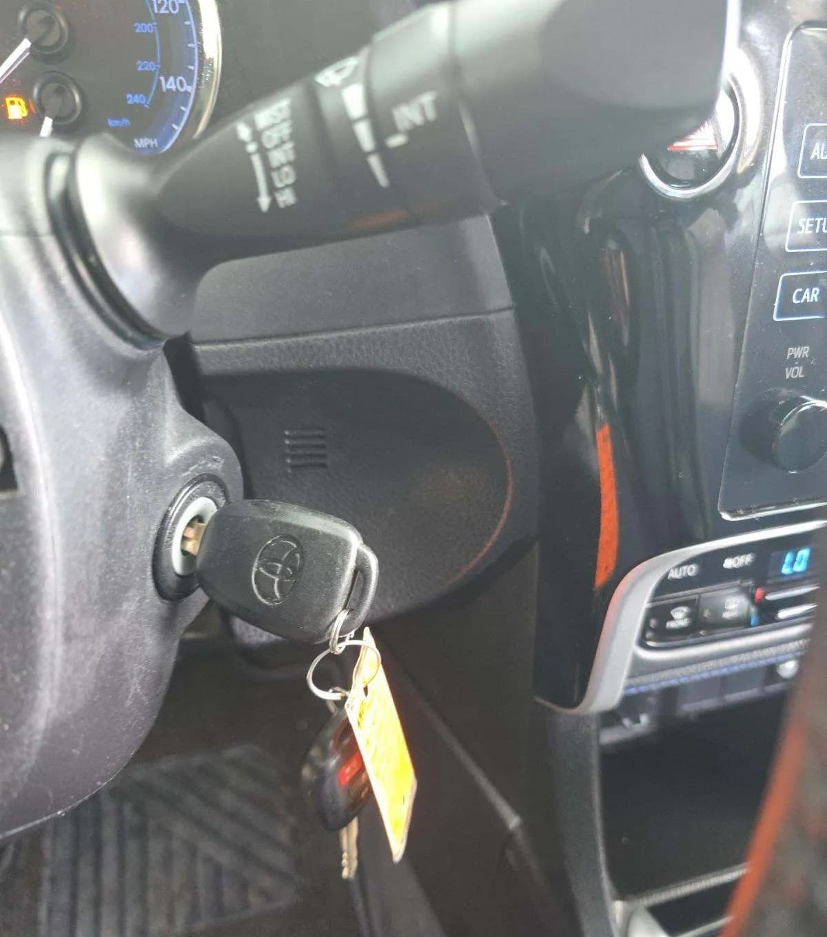 2017 TOYOTA COROLLA SE 5