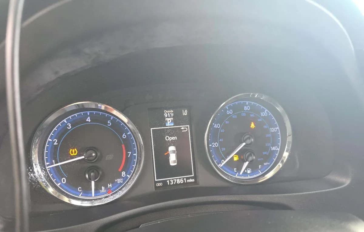 2017 TOYOTA COROLLA SE 6
