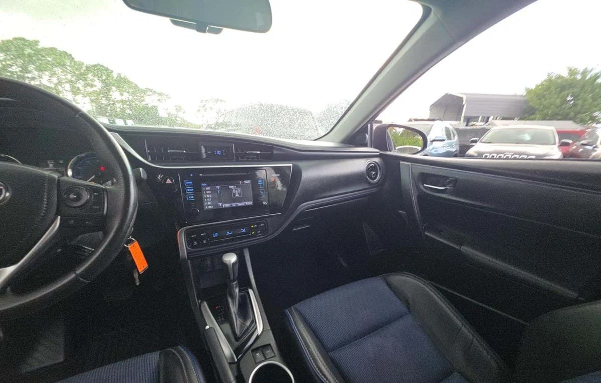 2017 TOYOTA COROLLA SE 7