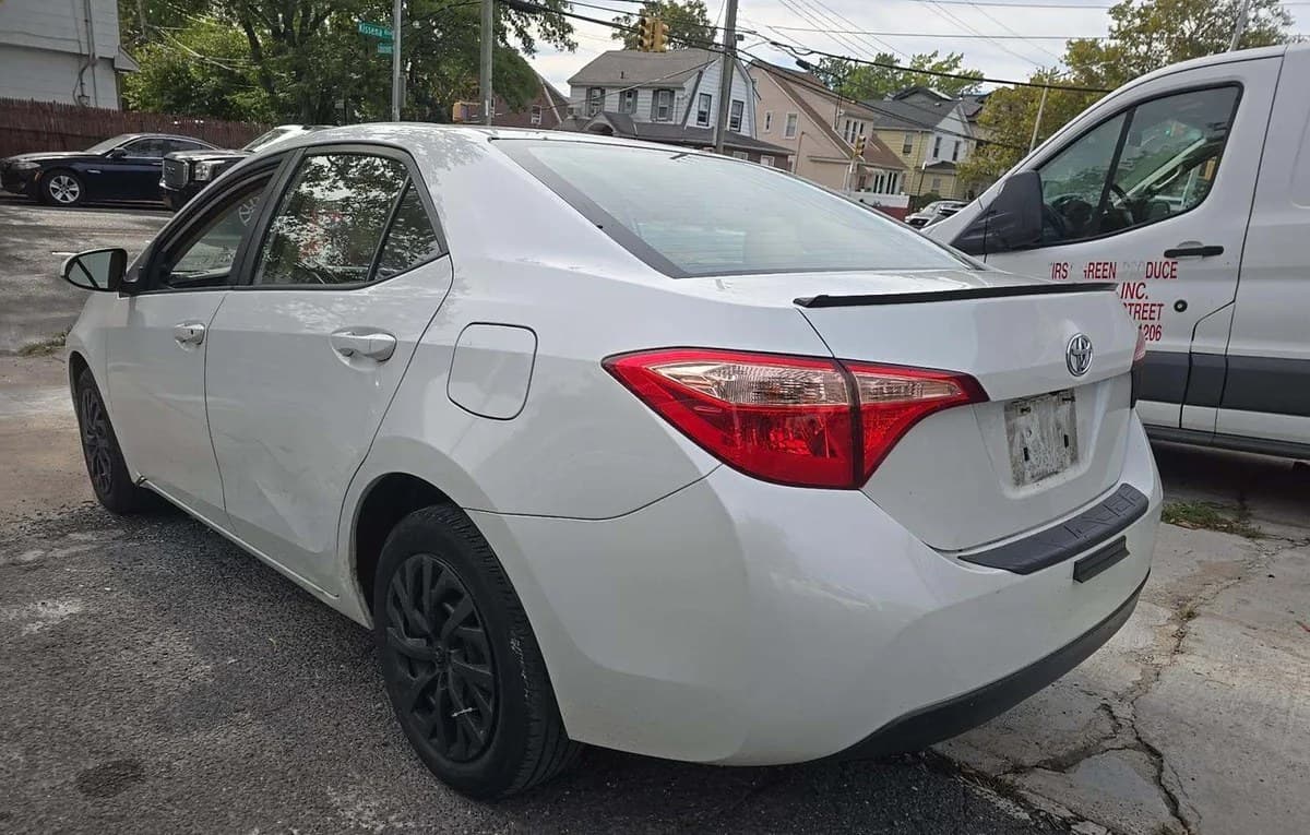 2018 TOYOTA COROLLA LE 3