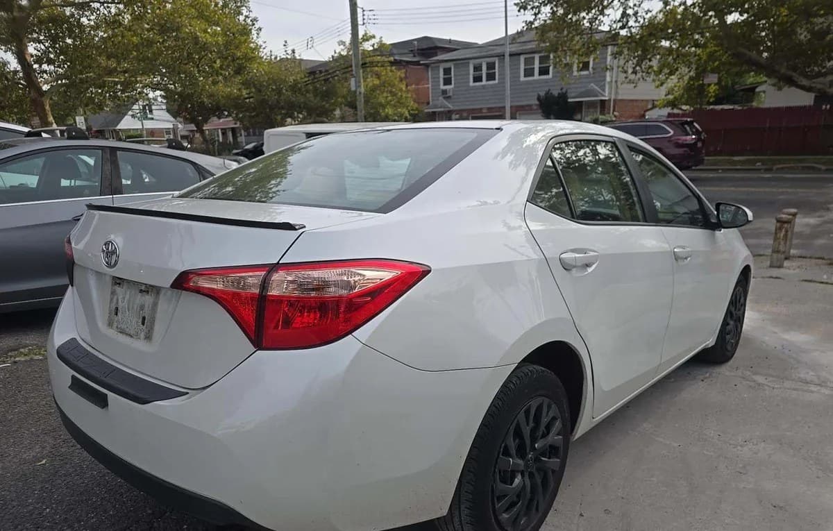 2018 TOYOTA COROLLA LE 4