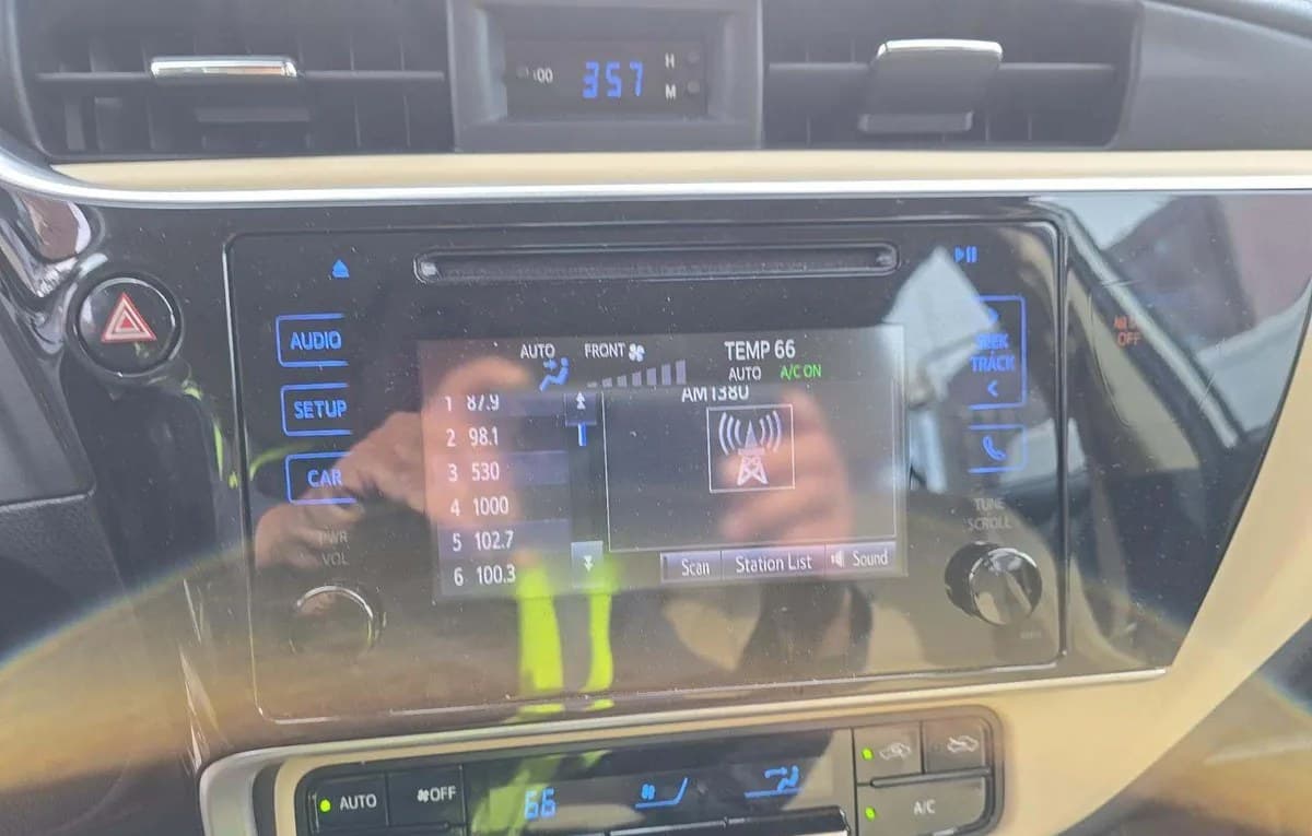 2018 TOYOTA COROLLA LE 7