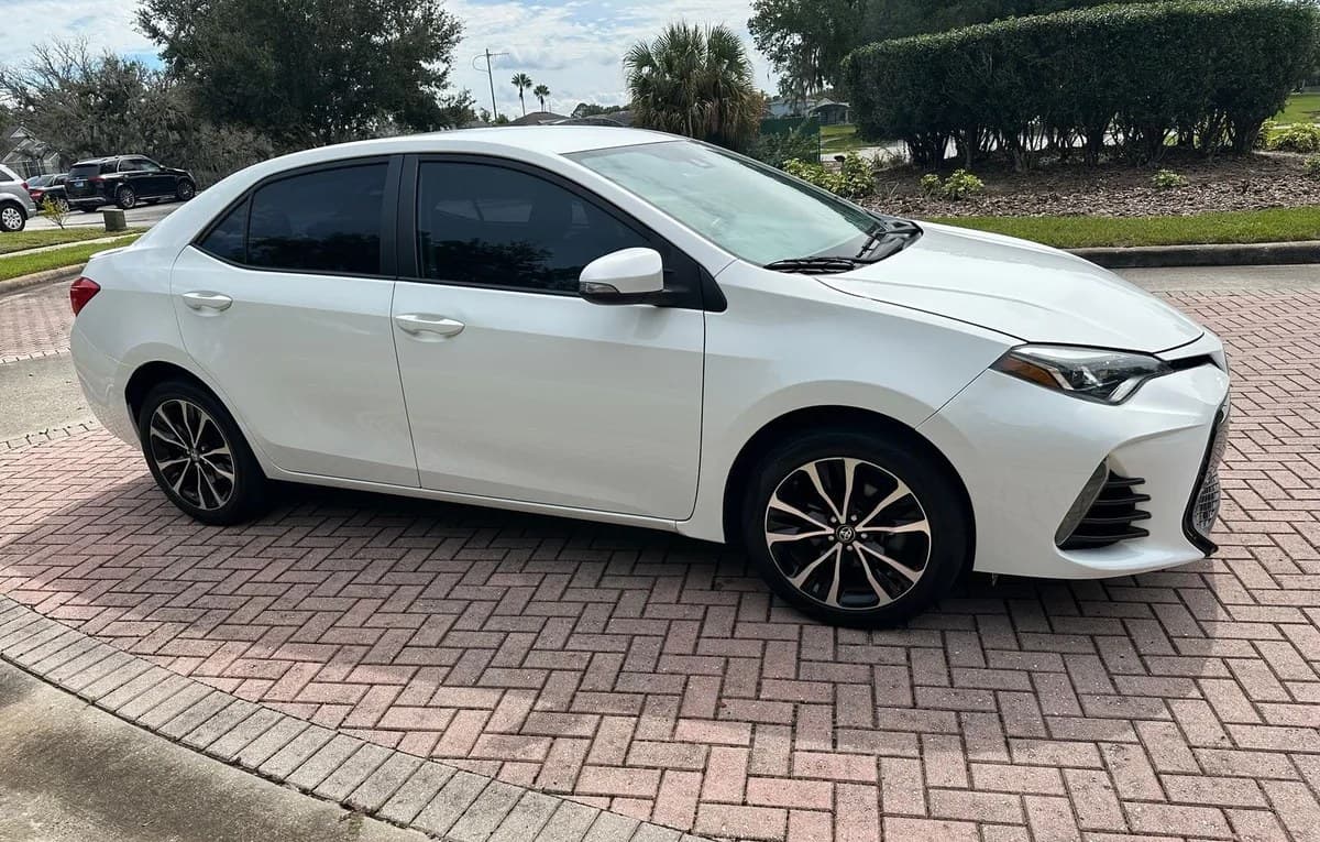 2018 TOYOTA COROLLA SE 3