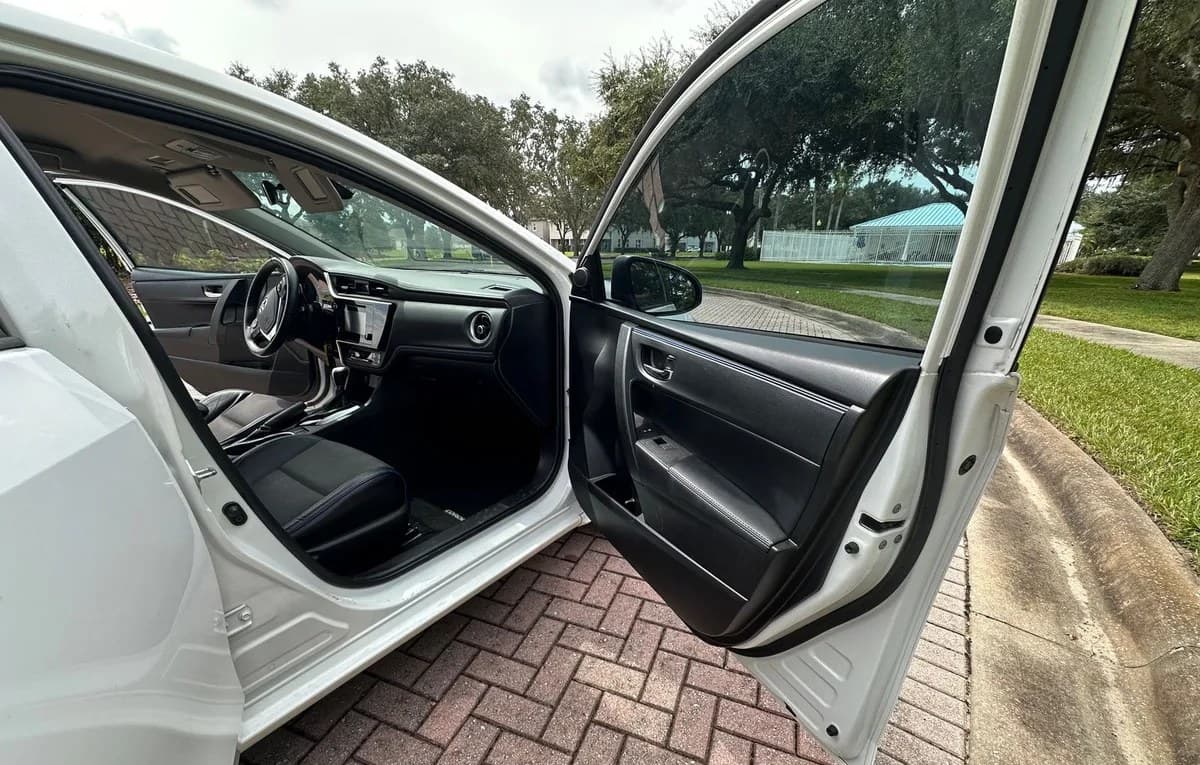 2018 TOYOTA COROLLA SE 7