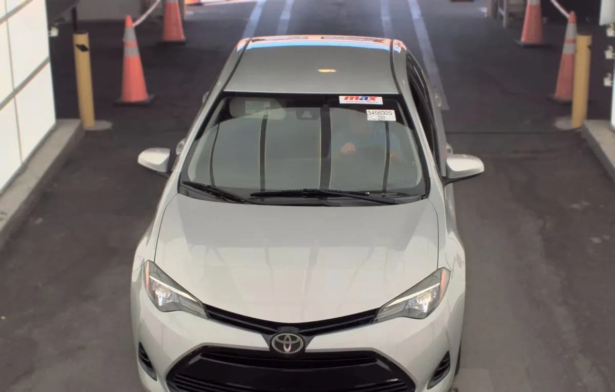 2017 TOYOTA COROLLA LE 3
