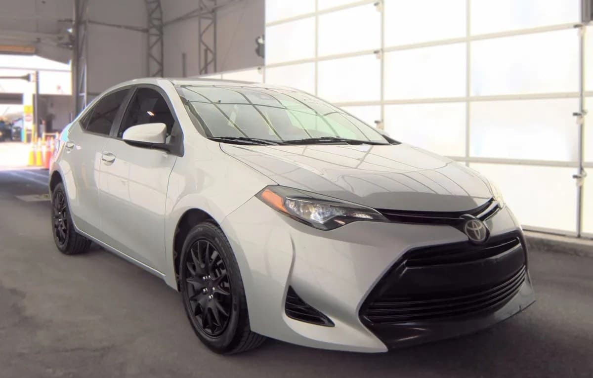 2017 TOYOTA COROLLA LE 4