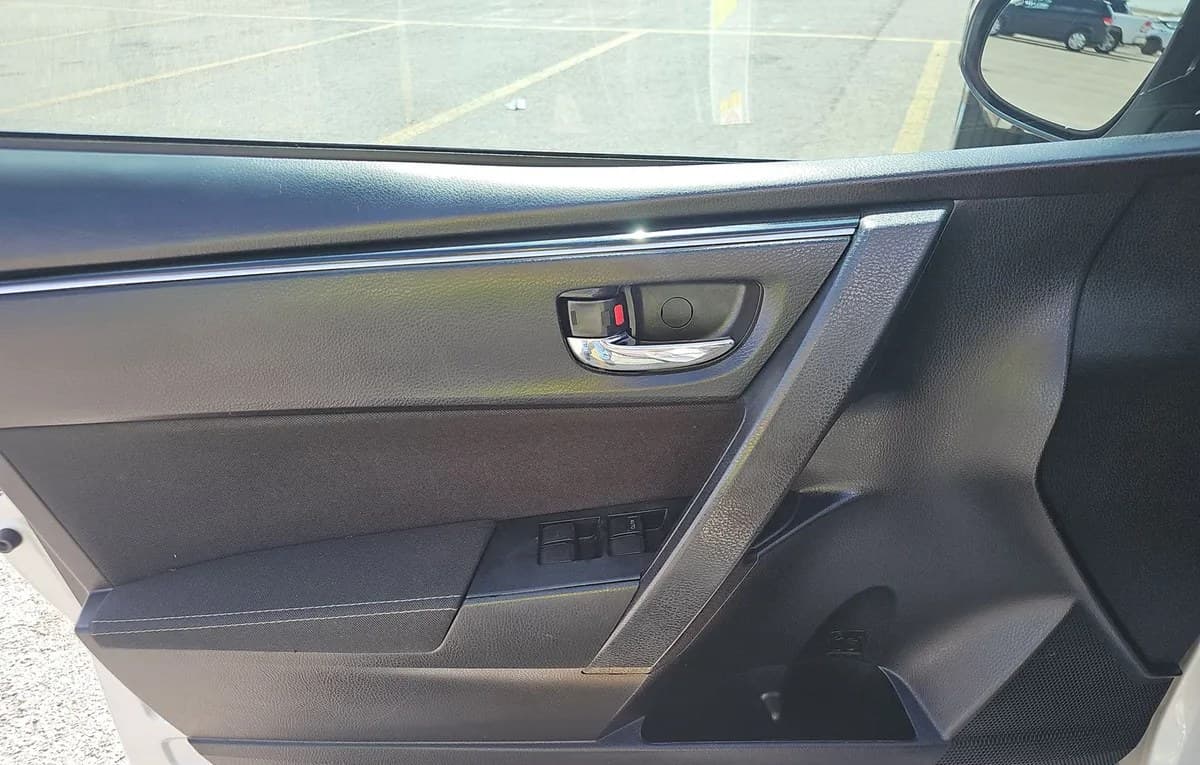 2017 TOYOTA COROLLA LE 6