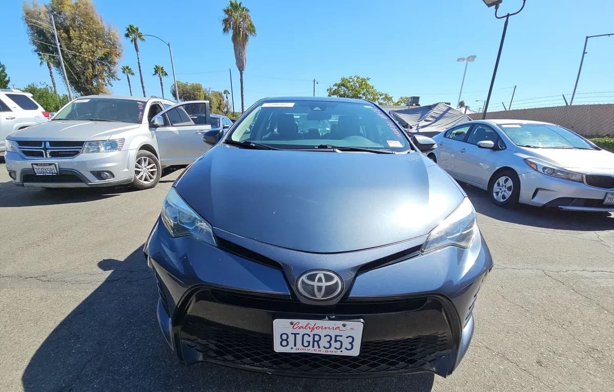 2017 TOYOTA COROLLA SE SEDAN 3