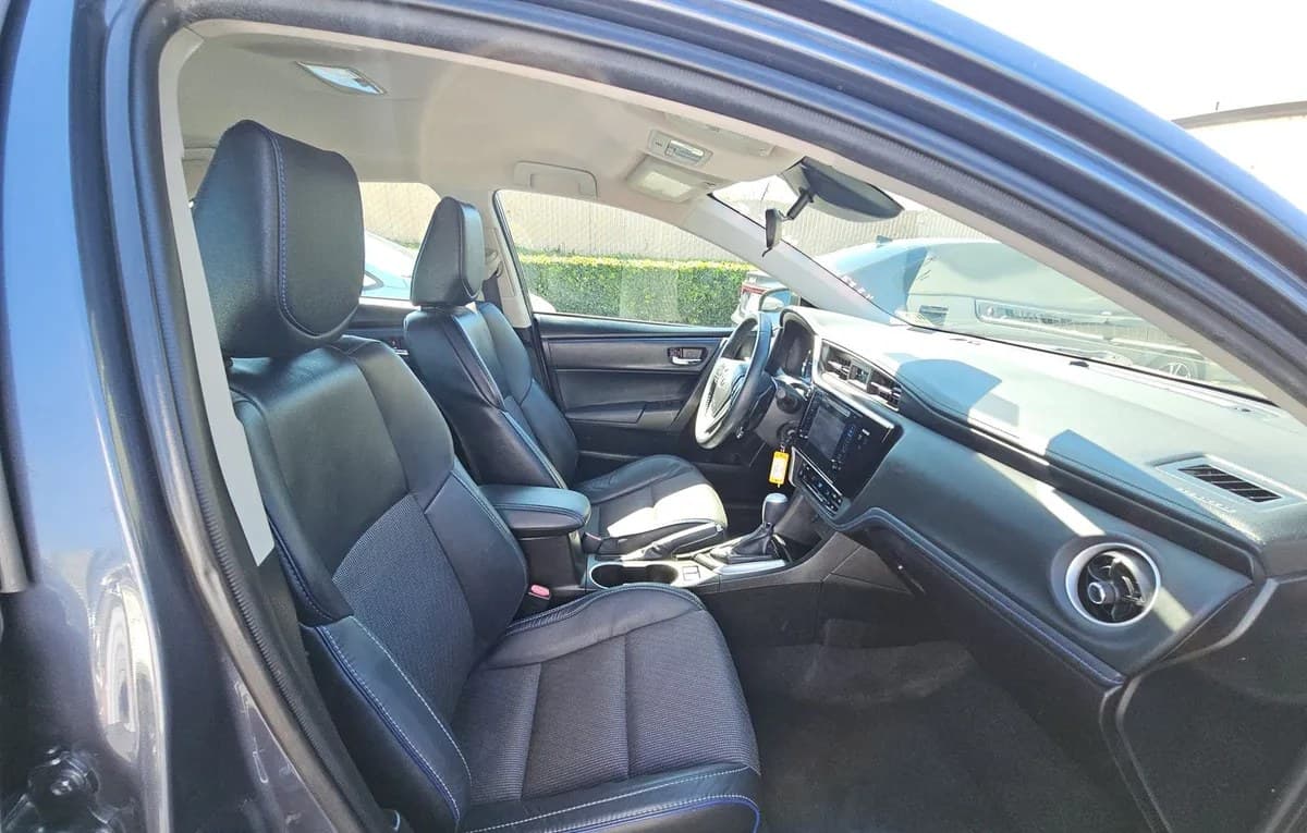 2017 TOYOTA COROLLA SE SEDAN 5