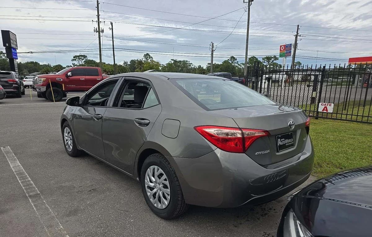 2018 TOYOTA COROLLA LE 3