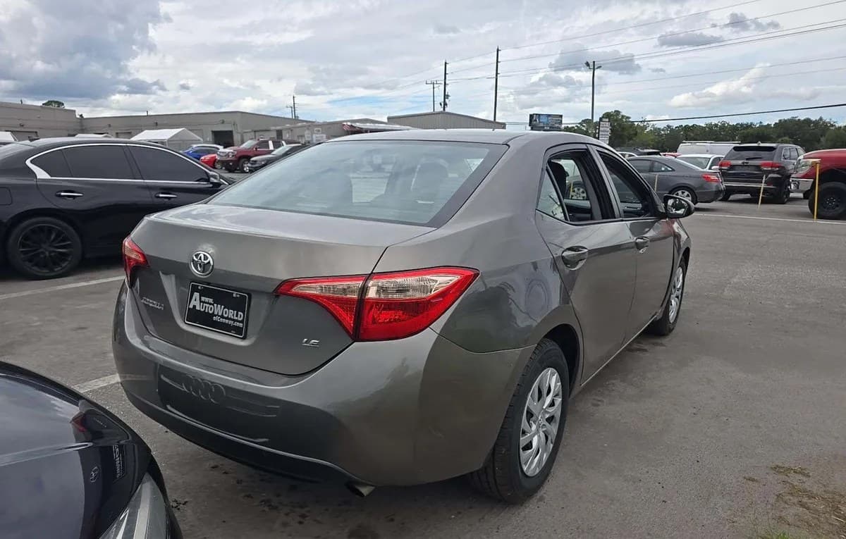 2018 TOYOTA COROLLA LE 4