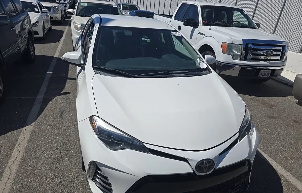 2018 TOYOTA COROLLA SE 3