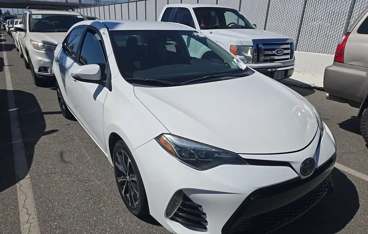 2018 TOYOTA COROLLA SE 4
