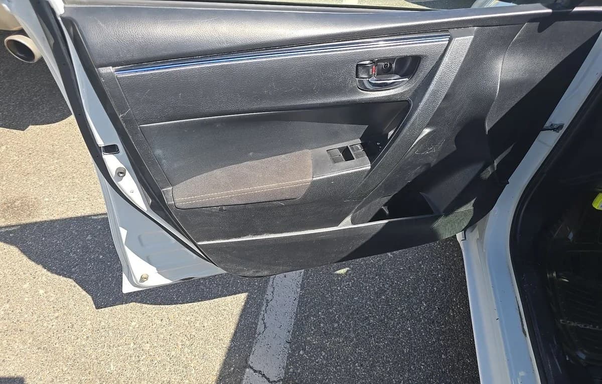 2018 TOYOTA COROLLA SE 6