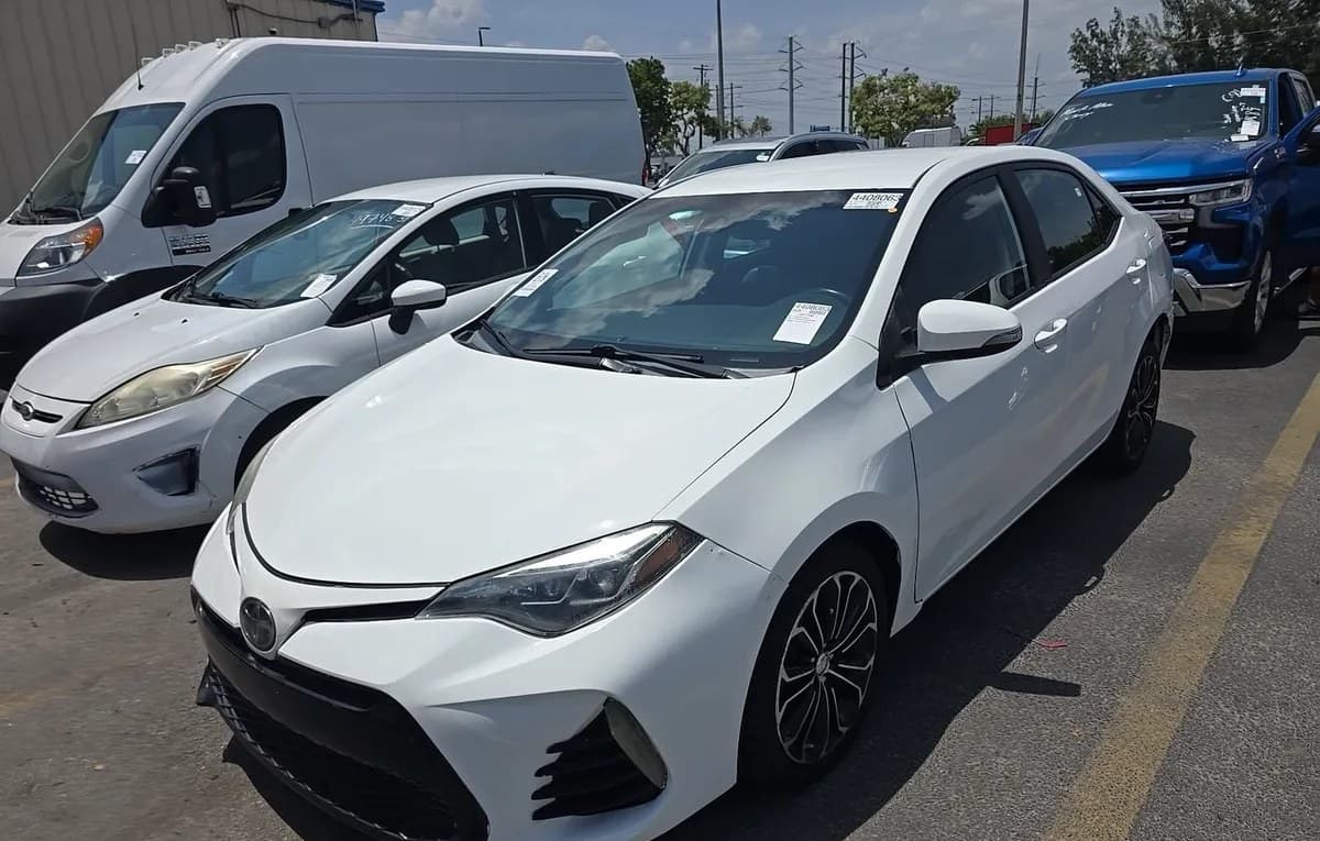 2017 TOYOTA COROLLA SE 2