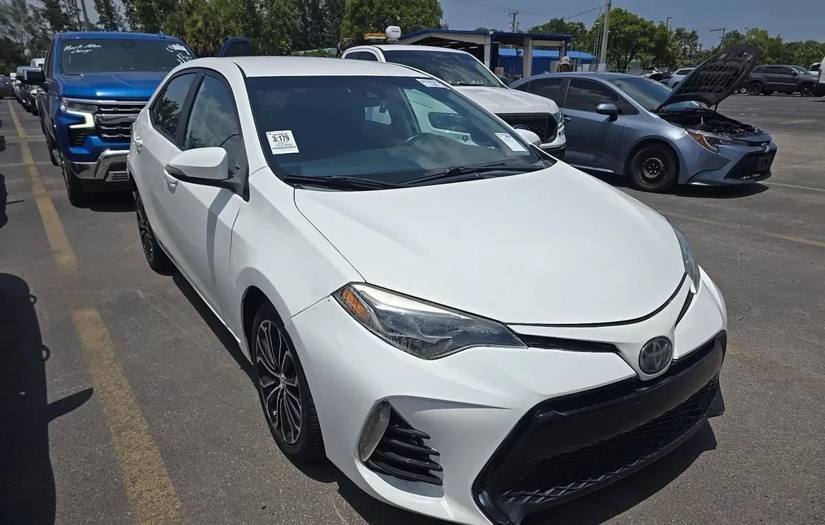 2017 TOYOTA COROLLA SE 3