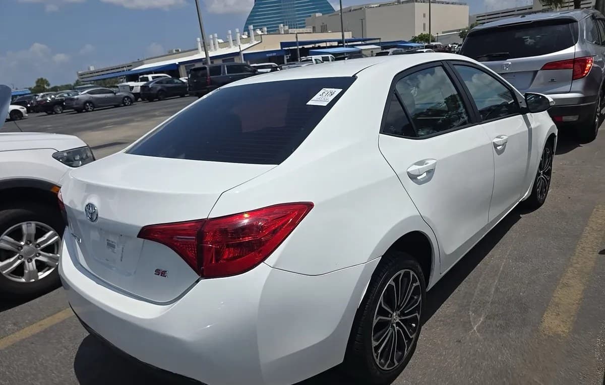 2017 TOYOTA COROLLA SE 4