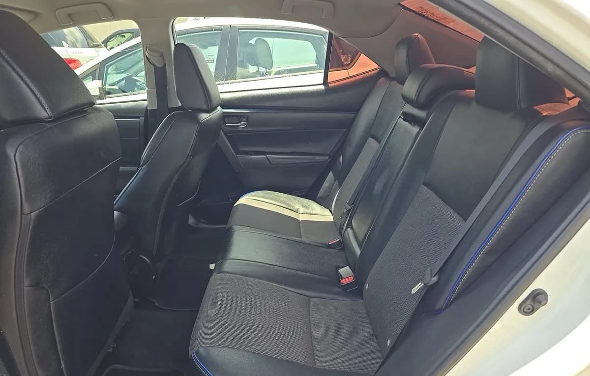 2017 TOYOTA COROLLA SE 5
