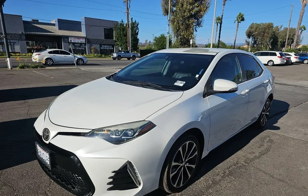 2018 TOYOTA COROLLA SE SEDAN