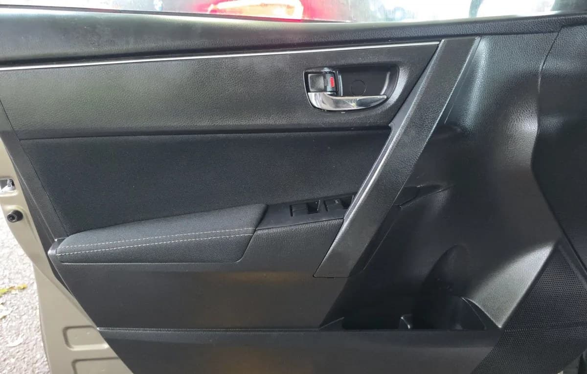 2018 TOYOTA COROLLA LE 6
