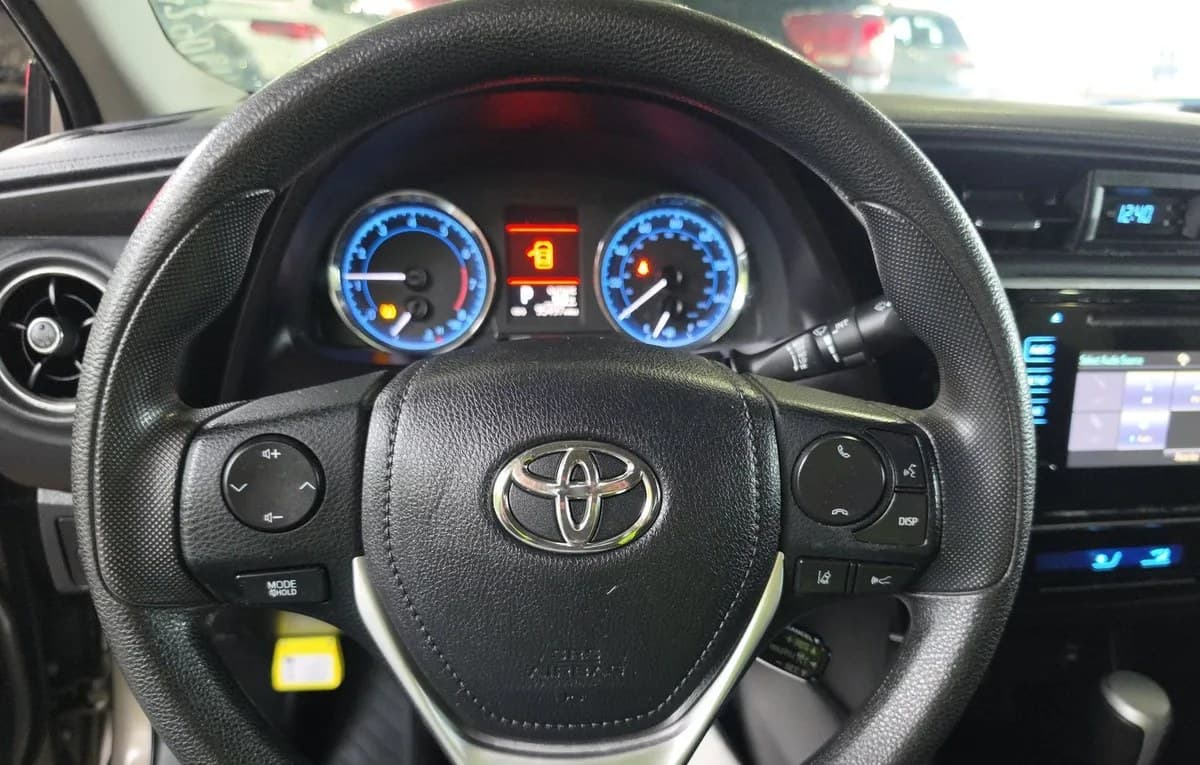 2018 TOYOTA COROLLA LE 7
