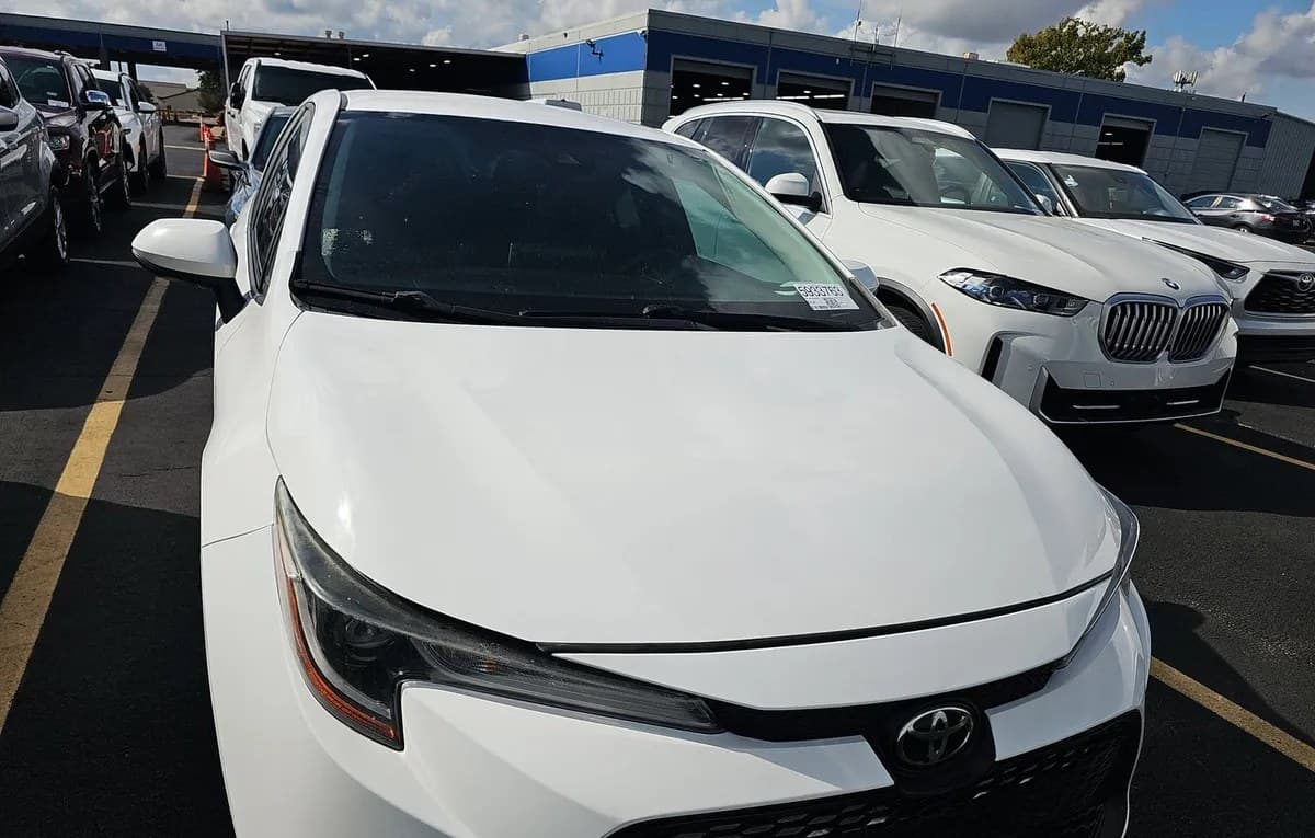2021 TOYOTA COROLLA LE 3