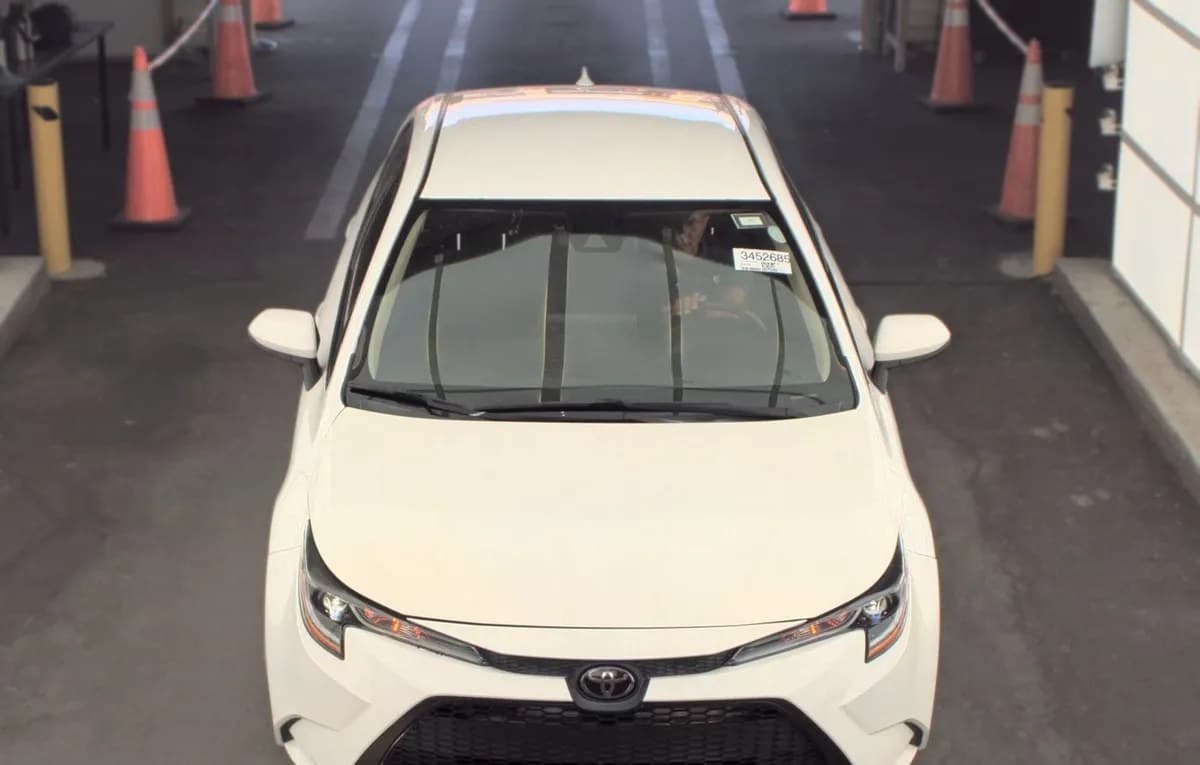 2021 TOYOTA COROLLA LE 3