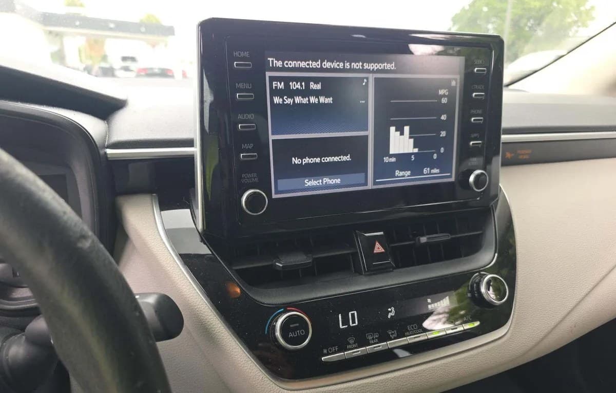 2020 TOYOTA COROLLA LE 7