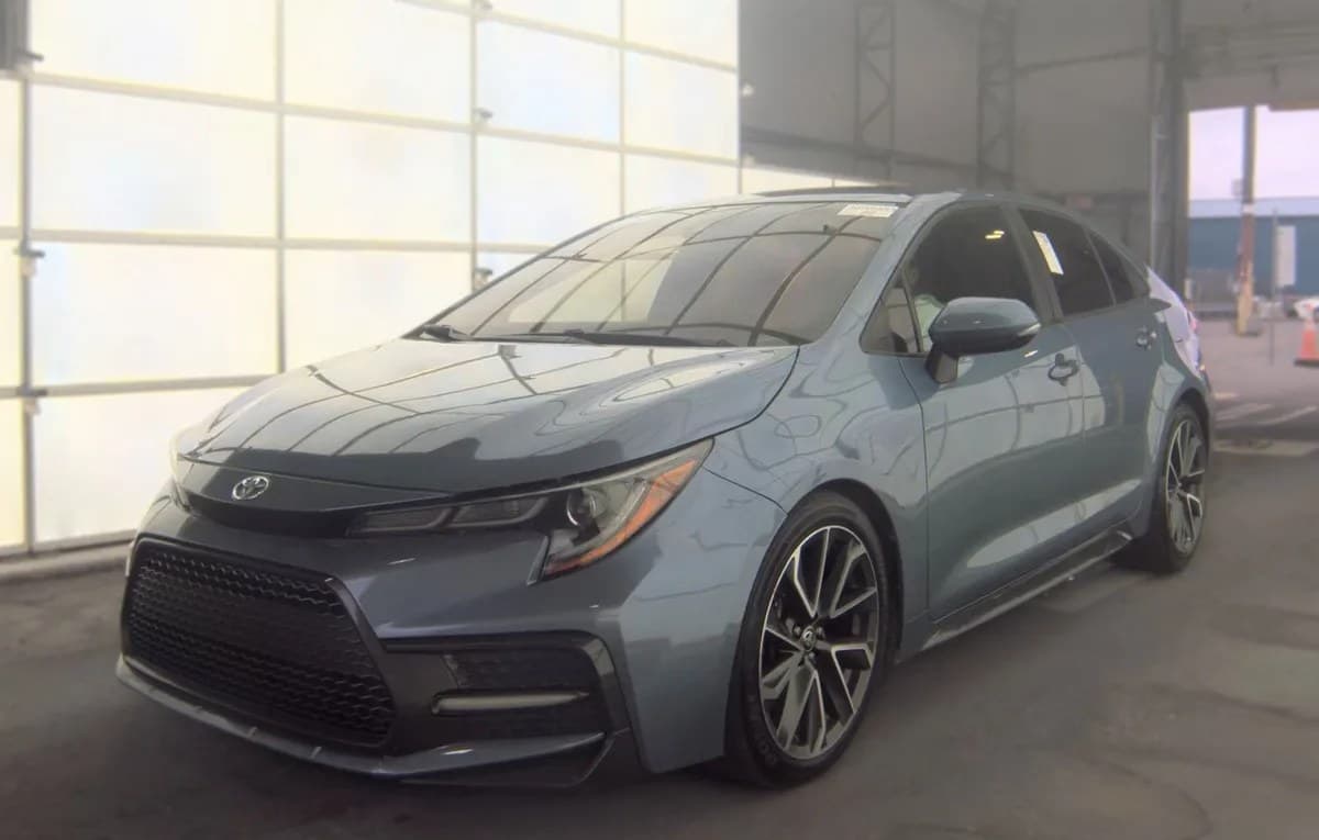 2020 TOYOTA COROLLA SE SEDAN 2