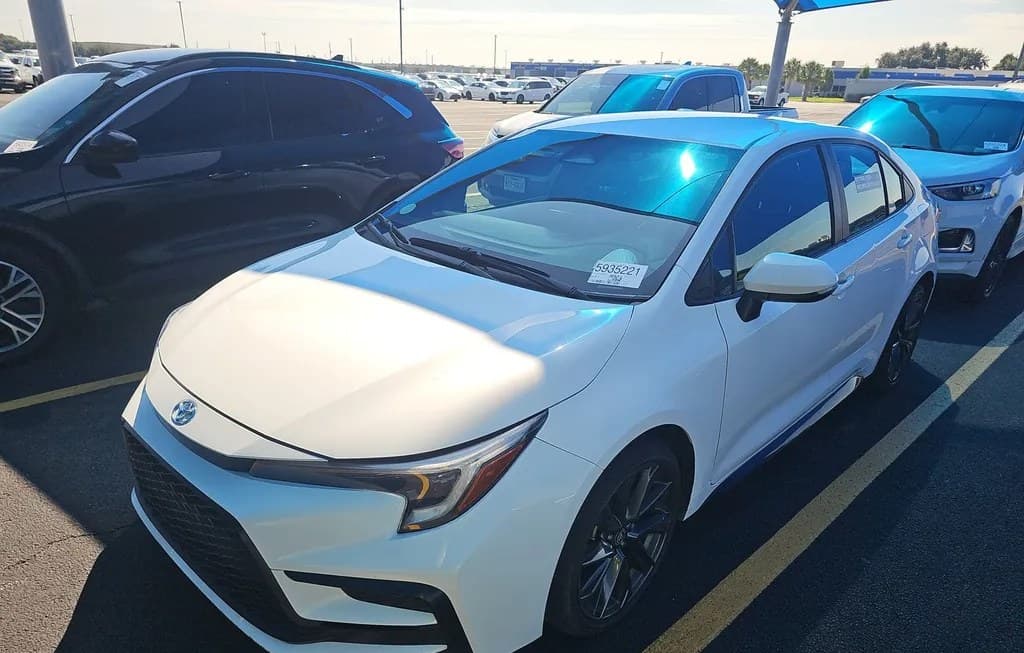 2025 TOYOTA COROLLA SE SEDAN