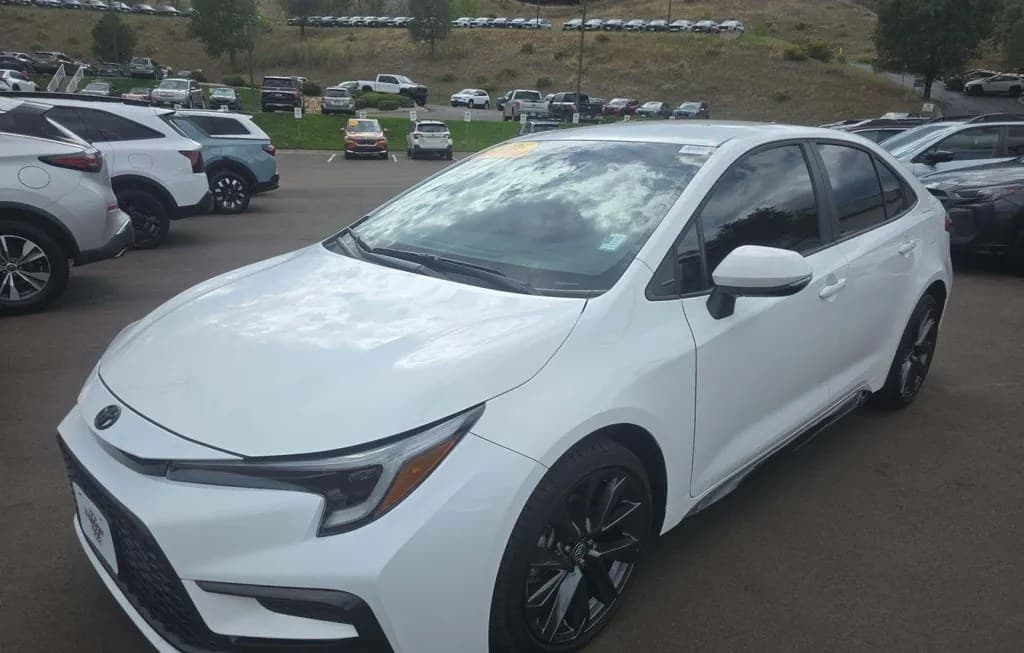 2026 TOYOTA COROLLA SE SEDAN