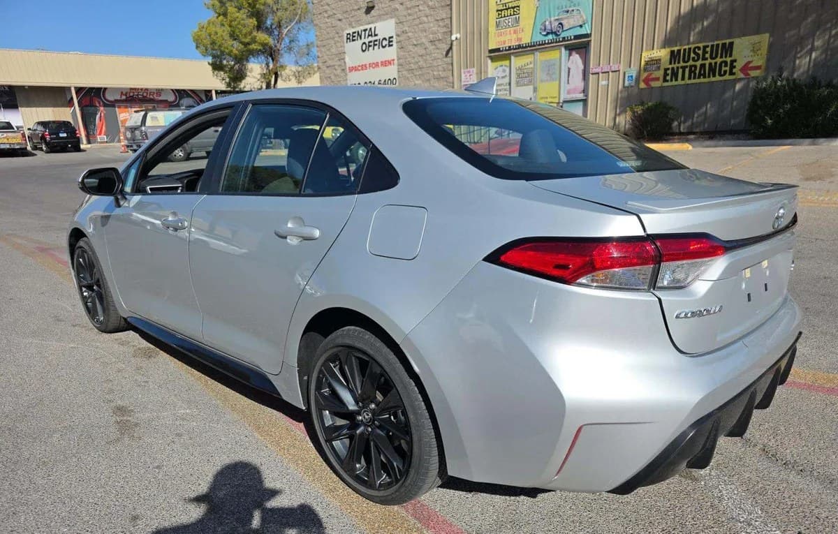 2025 TOYOTA COROLLA SE 3